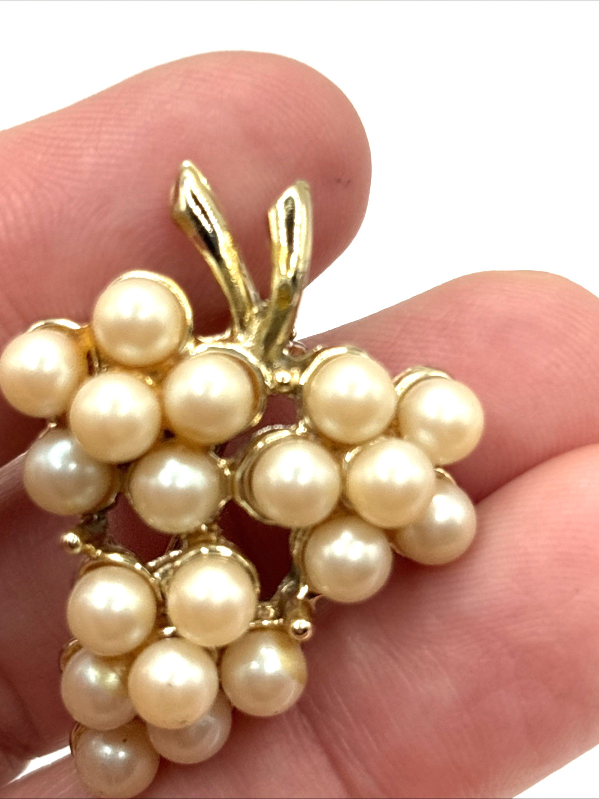 Faux Pearl Bunch Of Grapes Brooch High Quality Gold Tone Setting Vintage Pin 1.5