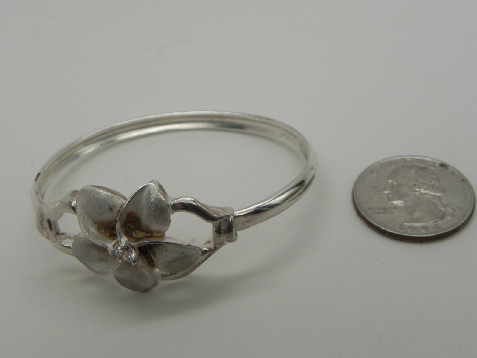 Vintage Sterling Silver Hindged Bangle Floral Bracelet 823-26