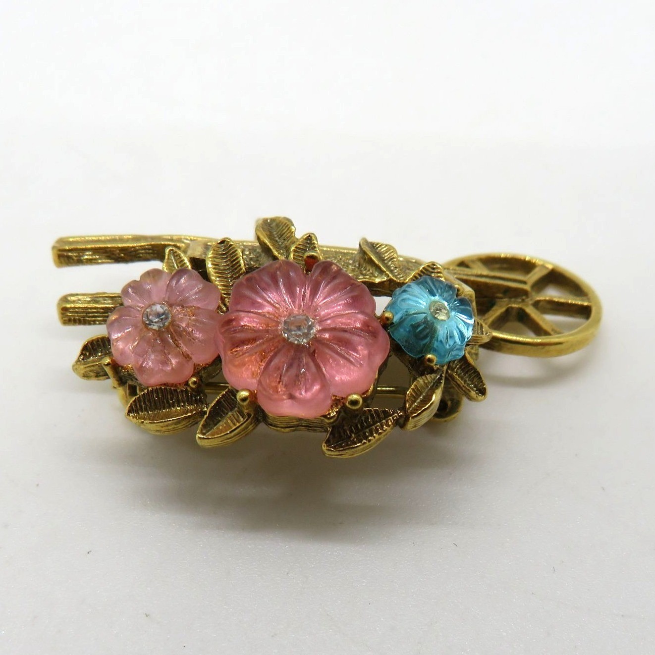 Vintage Wheelbarrow Brooch 1.5″ Pink Blue Lucite Flower Beads Gold Tone