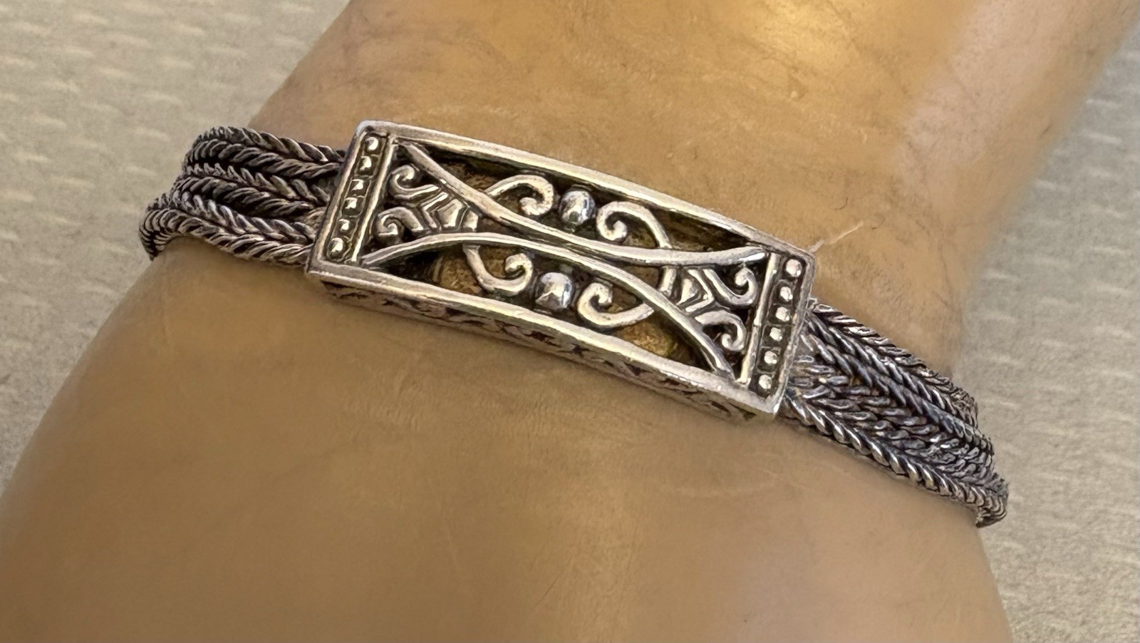Vintage 925 Sterling Silver Bracelet Triple Wheat Chain Center Medallion 7.5″
