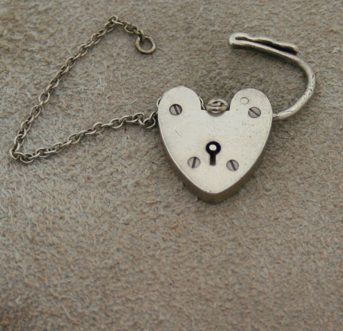 VINTAGE SILVER PADLOCK HEART CHARM – Decorative Keyhole & Safety Chain