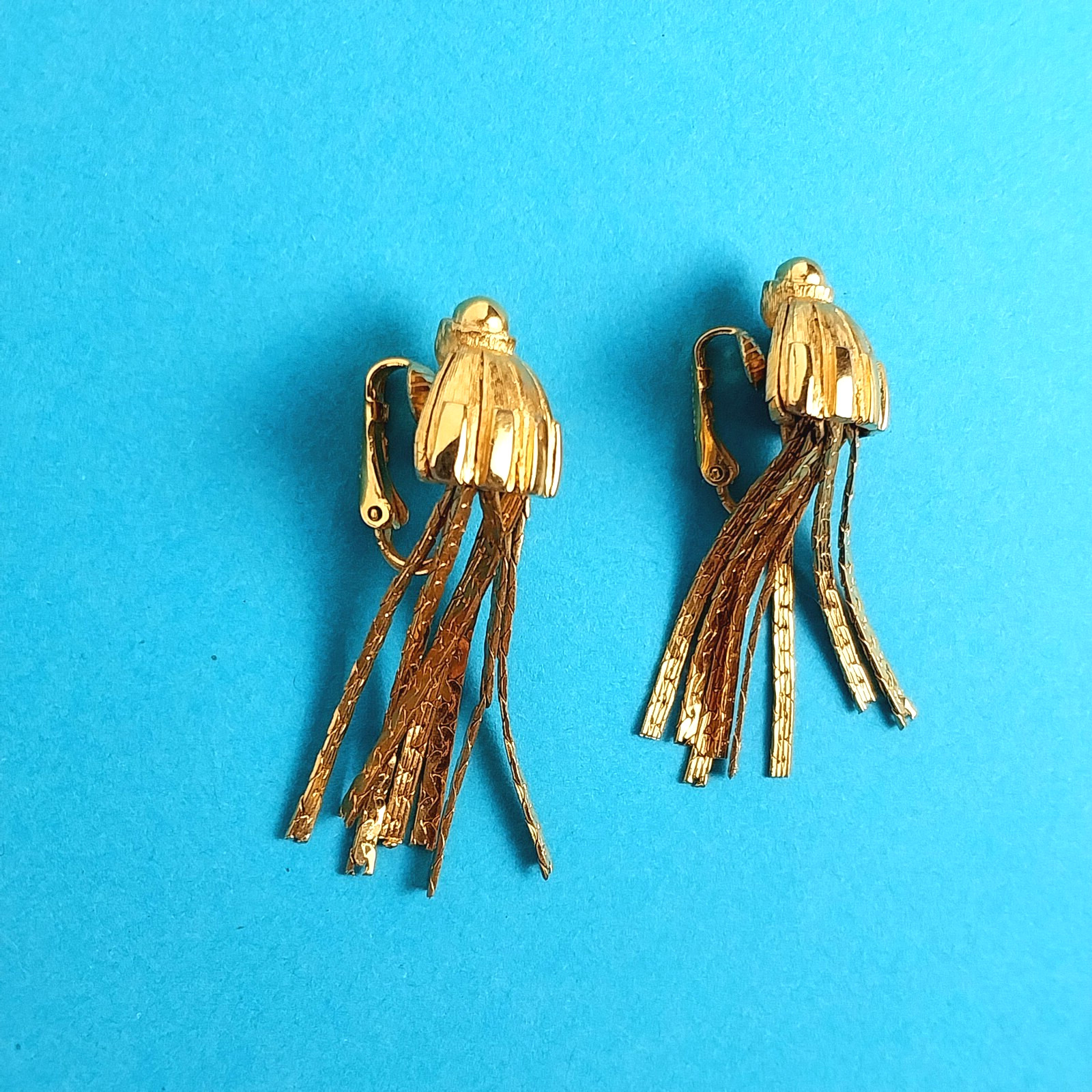 Signed Park Lane Gold Tone Metal Mesh Chain Dangle Clip-On Earrings Vintage