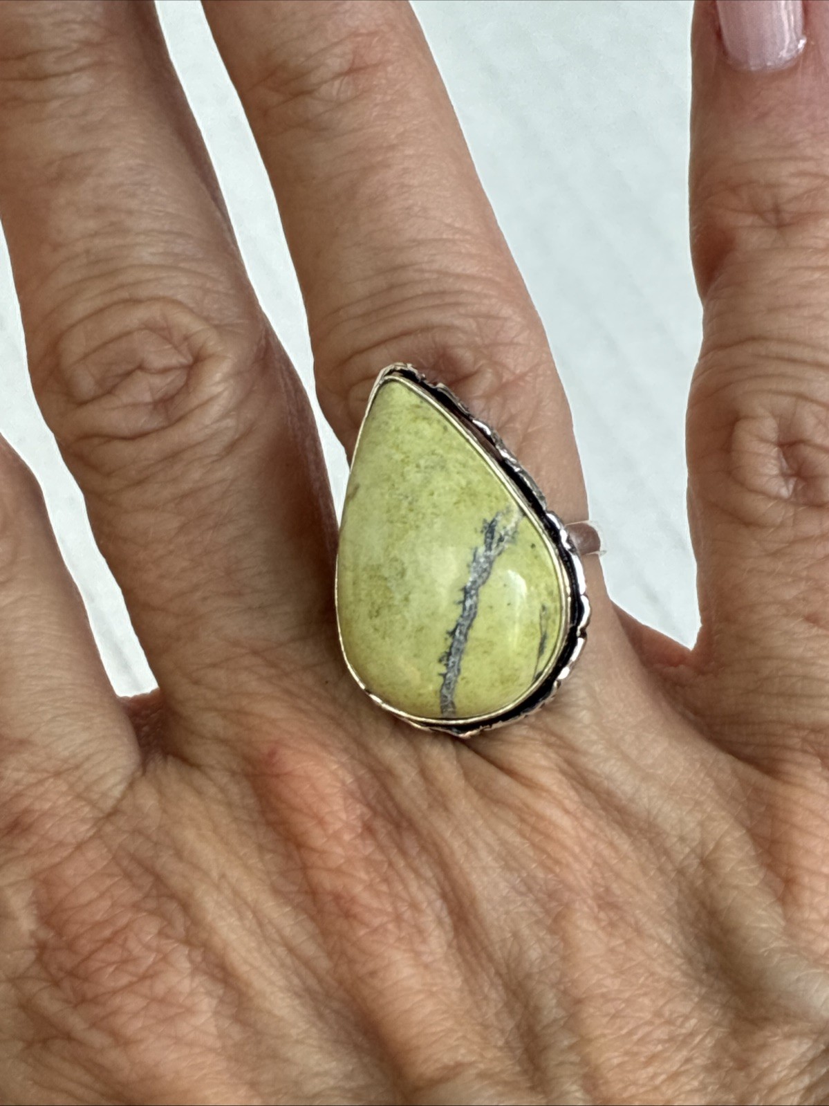 Vintage Boho Lime Green Serpentine Ring Teardrop Rope Marked 925 Size 6 READ