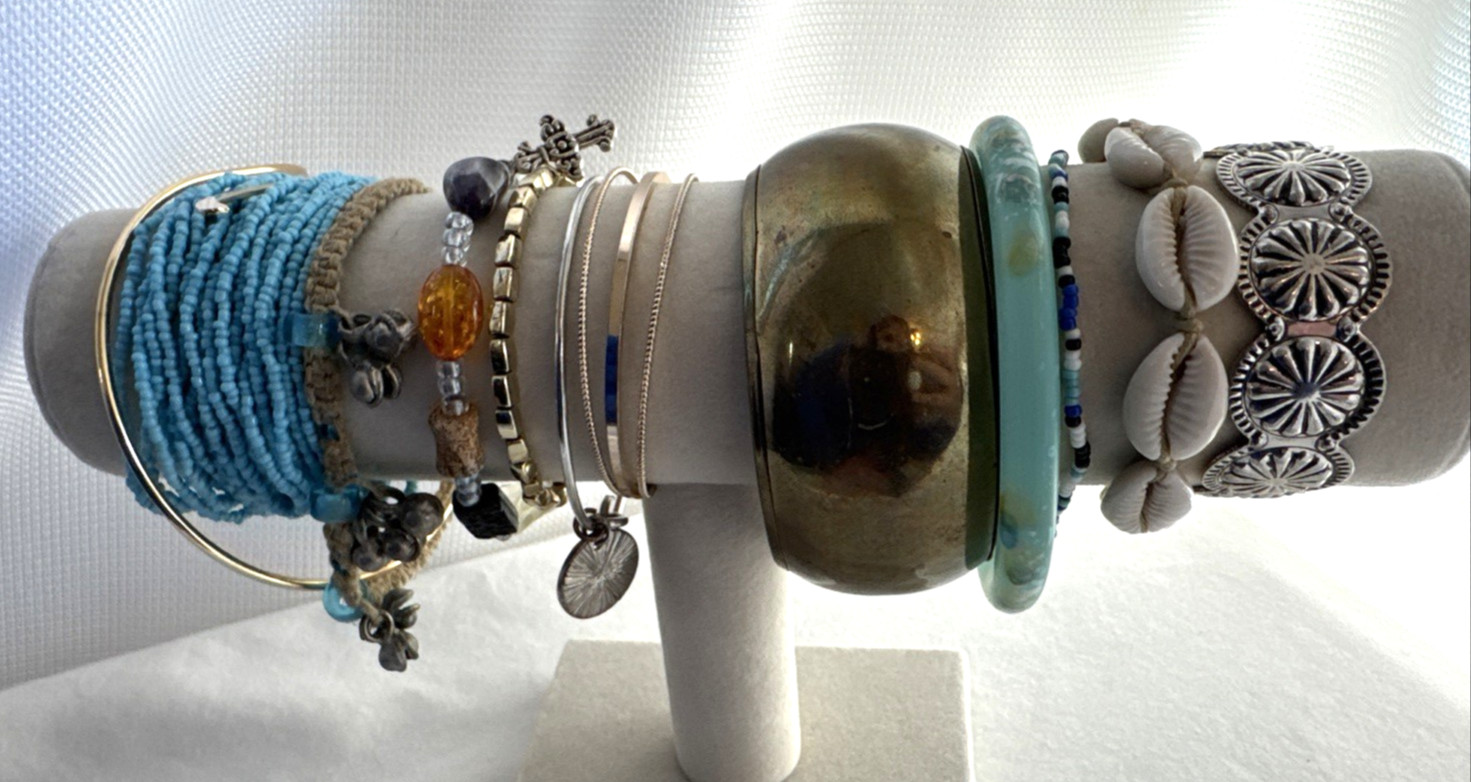 Fun Acrylic hemp texture Bracelets 90s Hippie Jewelry Lot! Gold tone bangles