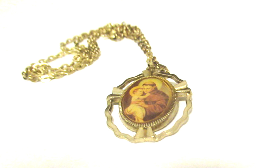 Vintage St Anthony Religious Necklace/ Pendant – Medal Gold Tone