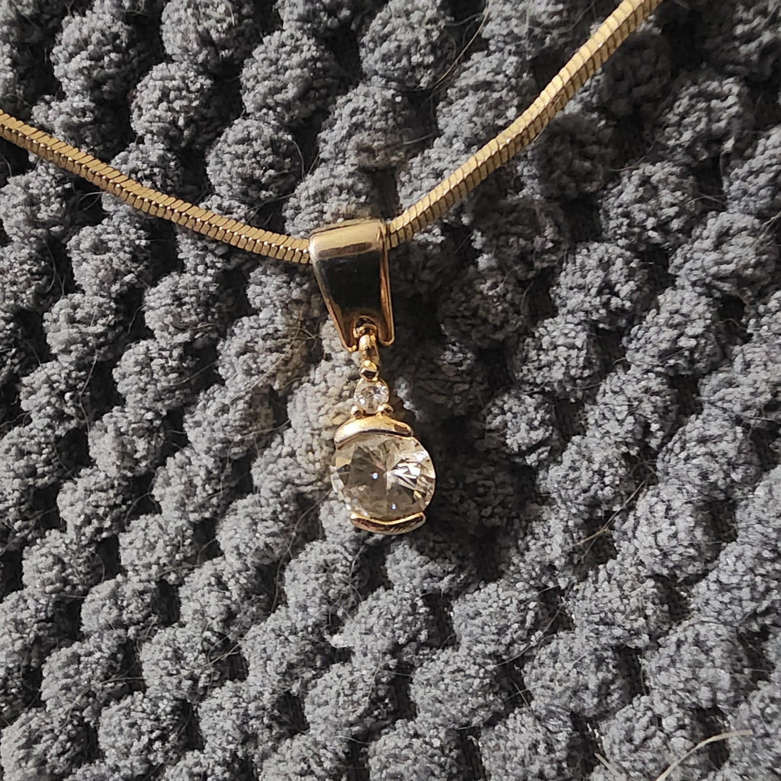 Vintage Gold Tone Necklace Large & Small Rhinestone Faux Diamond Pendant 18.5″