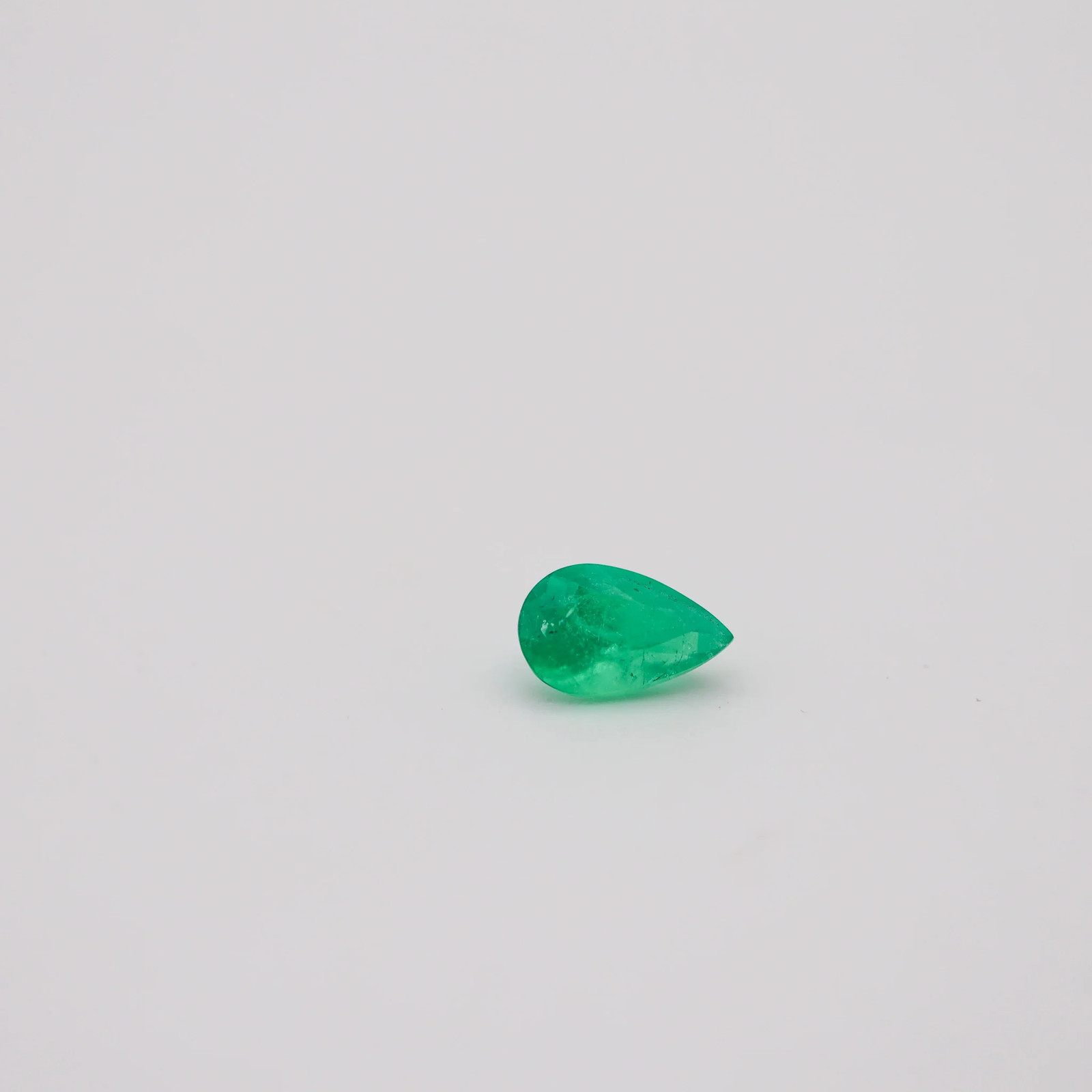 CERTIFIED Emerald Pear Shaped Vivid Green 1.91 Carats AGL-1127036