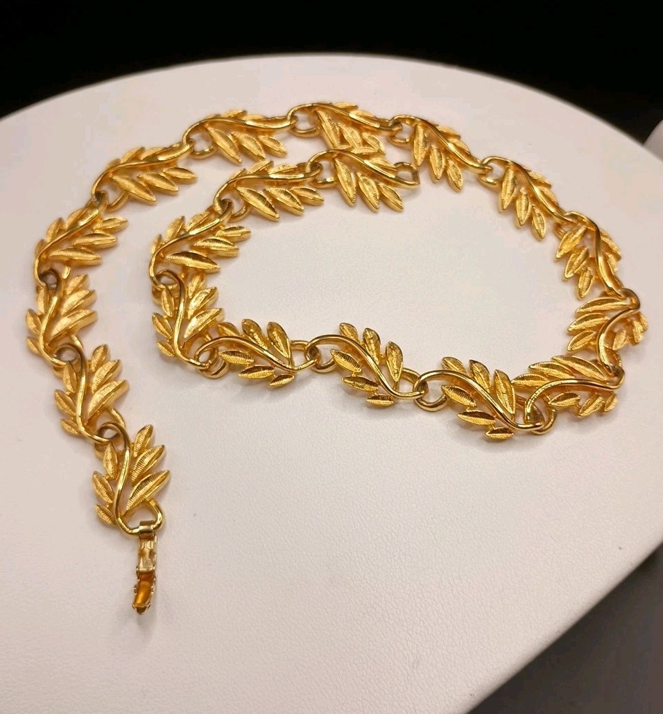 Vintage Napier Gold Tone Leaf Link Necklace Choker Collar 16.5 in Signed