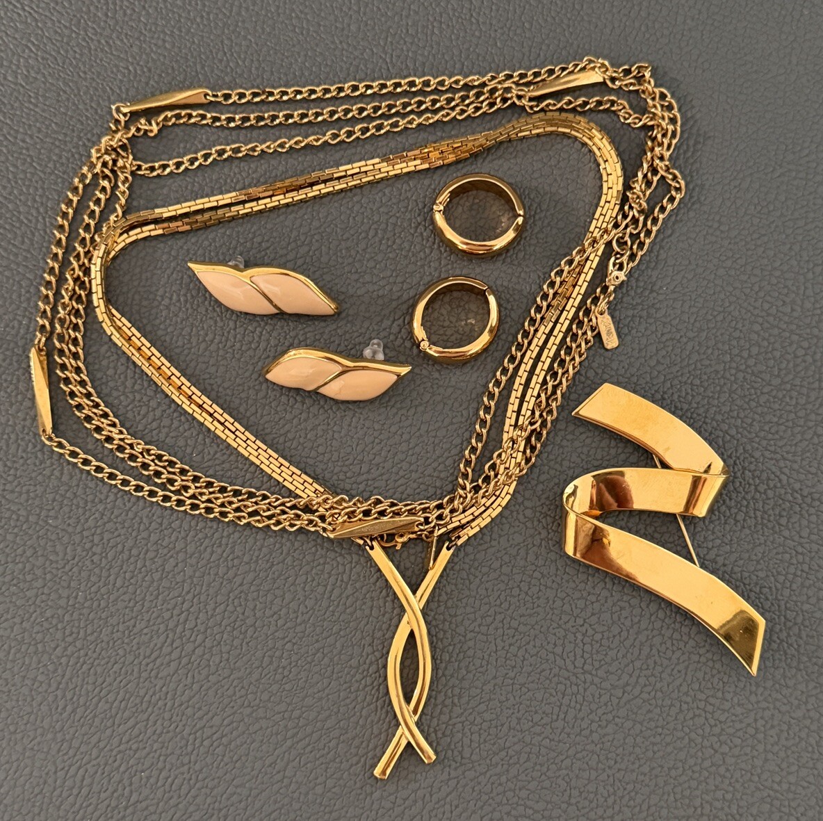 Vintage MONET Jewelry Chain Necklaces Brooch Earrings Lot Of 5 Gold Tone Marked