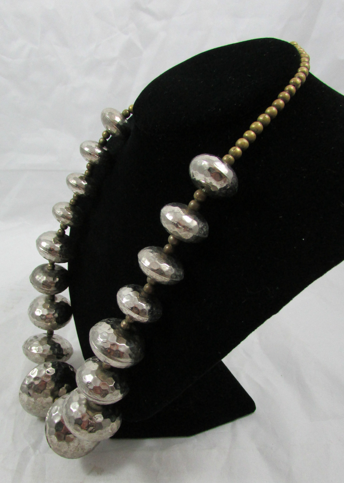 Vintage 60’s – 80’s Era Hammered Silvertone Graduated Oval Beads Necklace
