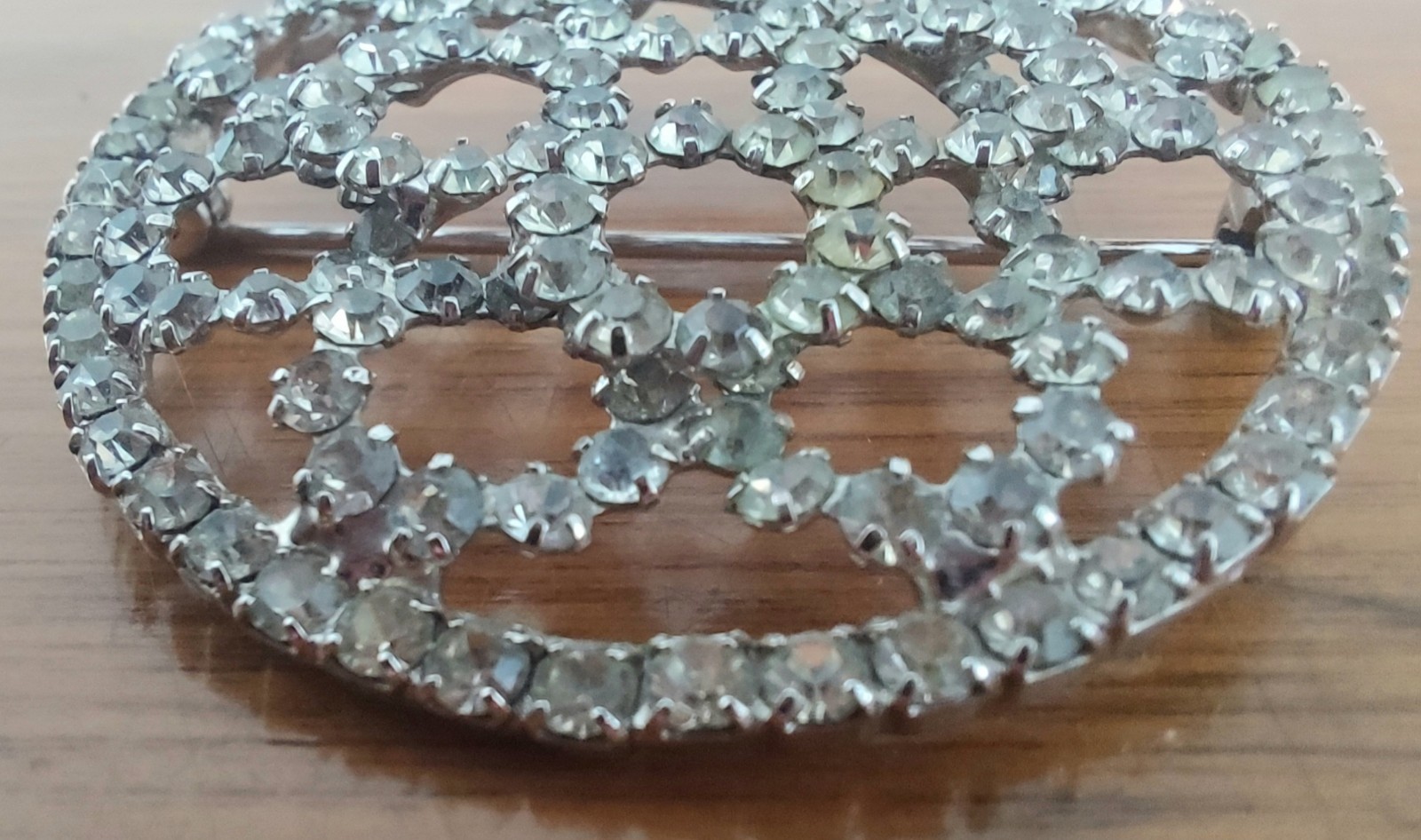 Vintage Rhinestone Snowflake Brooch Clear Stones Approximately 2″ Working Clasp
