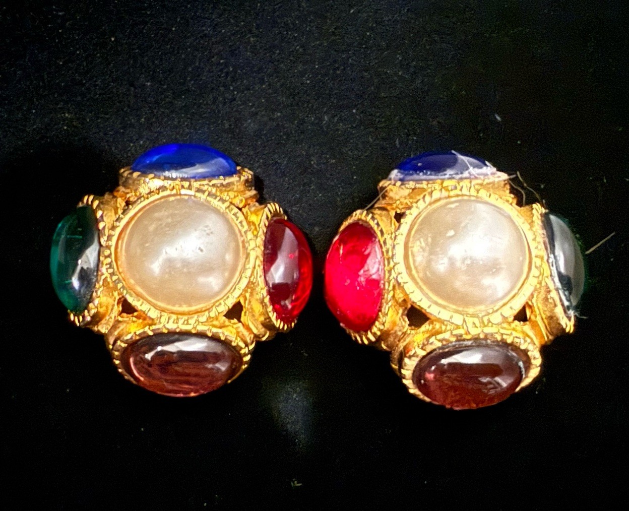 Gripoix Cabochon Mogul Glass Gold Tone Clip On Earrings