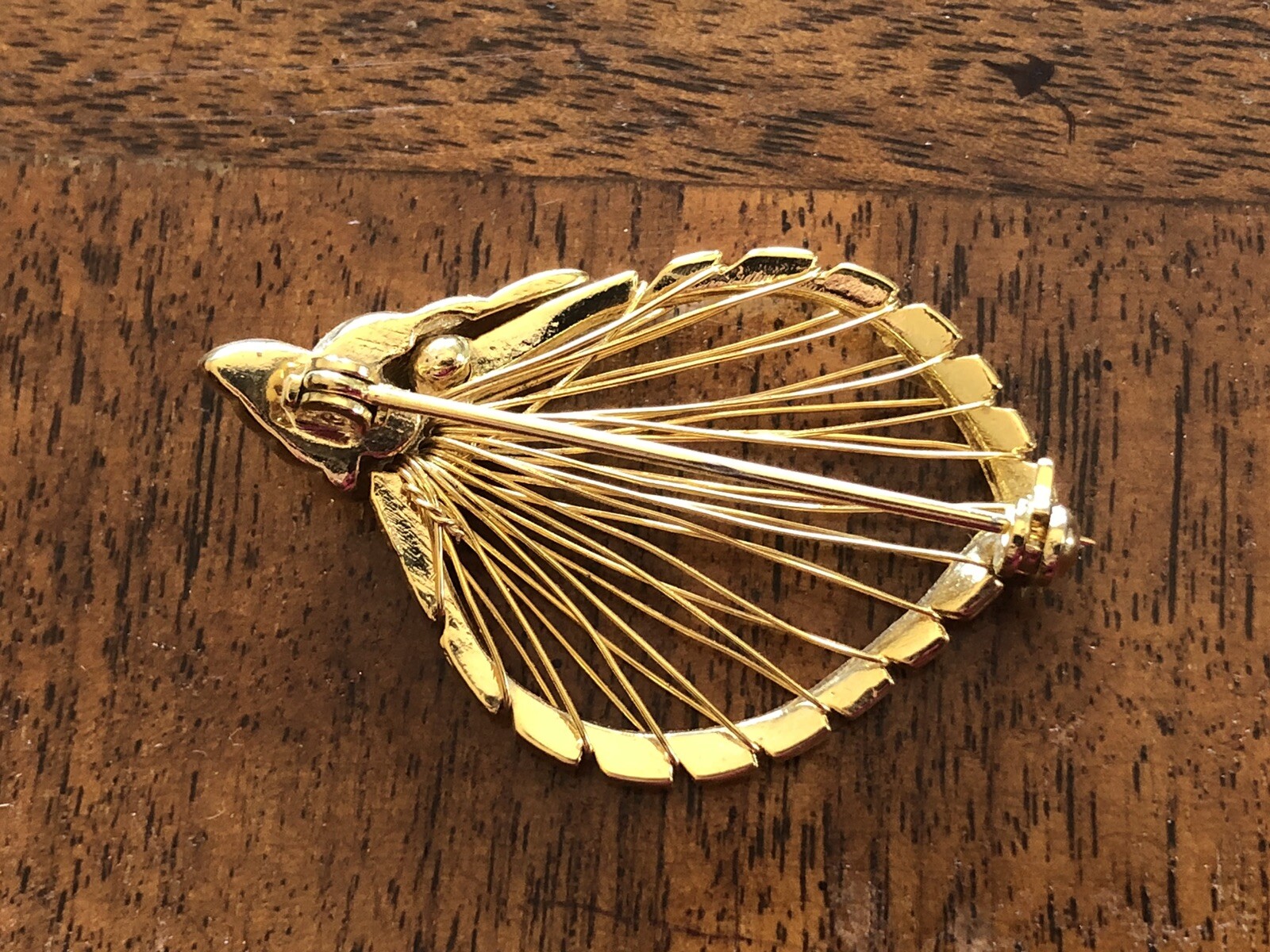 Vintage Brooch Gold Tone Wire Sea Shell Pin Figural Beach Fashion Conch Gift