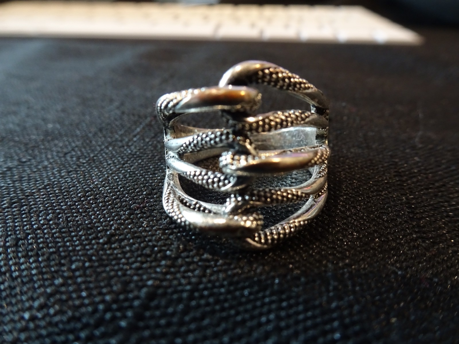 # 836-VINTAGE STERLING SILVER RING-925-SIZE8.5–DIFFERENT
