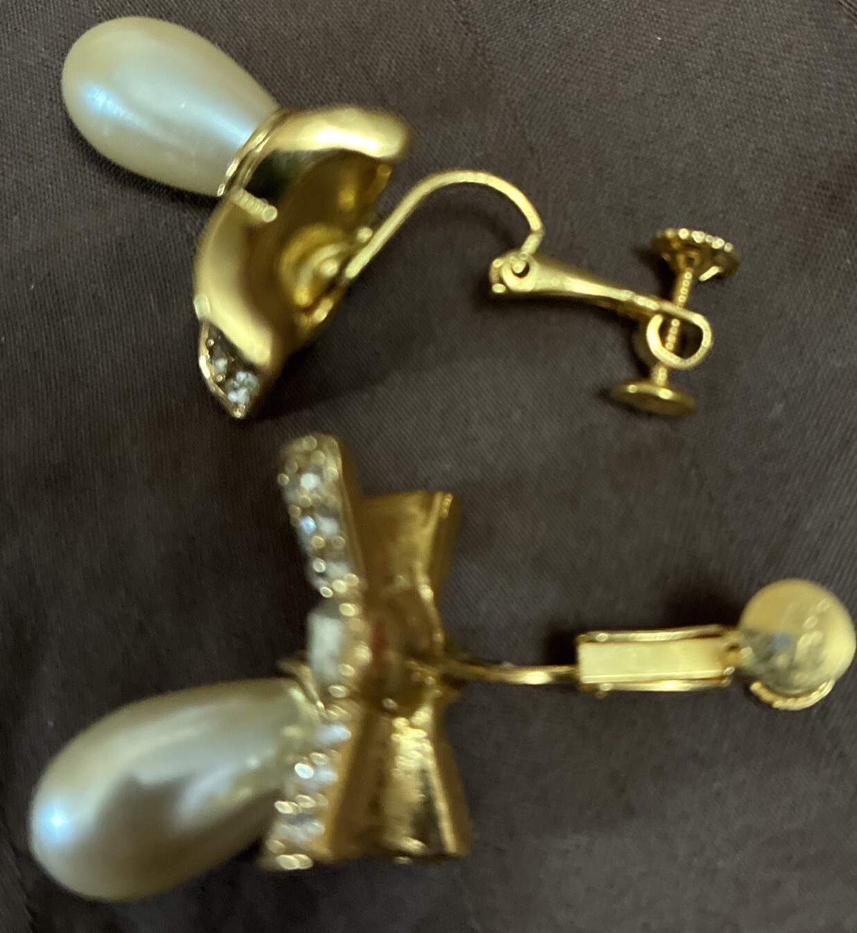 VINTAGE PATENT #3176475 FAUX-PEARL ADJUSTABLE CLIP-ON EARRINGS~Gold TONE Bow