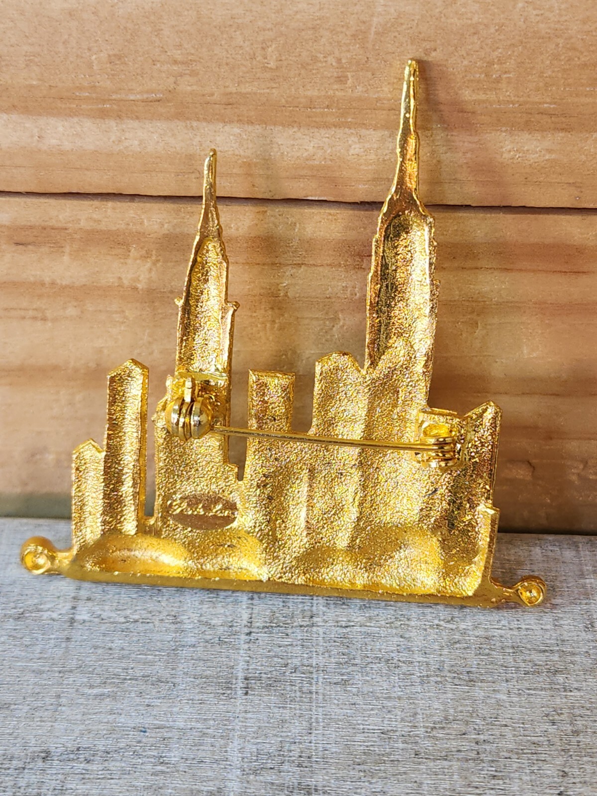 Vintage Park Lane Gold Tone New York Buildings Sky Line Brooch Sky Scrapers