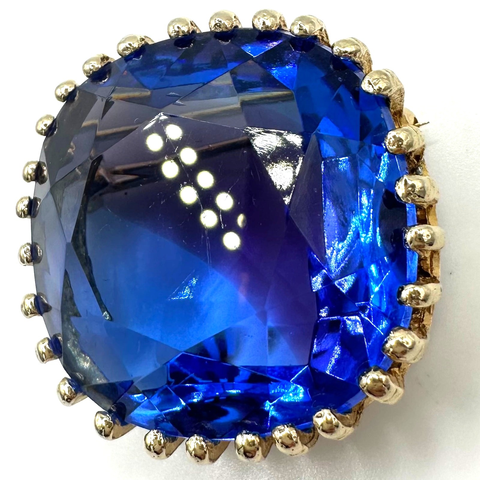 Vintage gold tone cushion cut massive blue glass rhinestone brooch pin