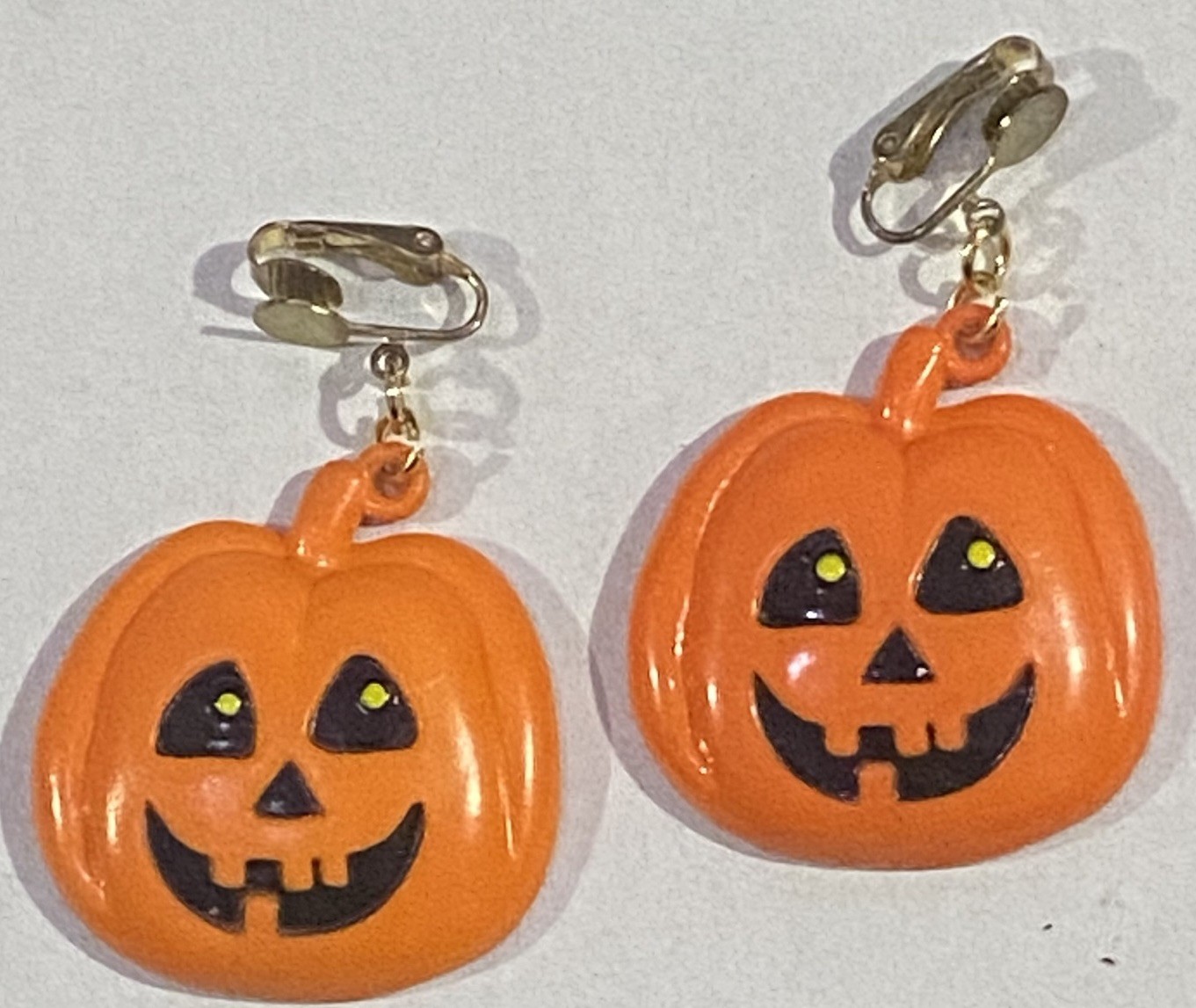 Vintage Fun World Halloween Clip On Earrings Pumpkins