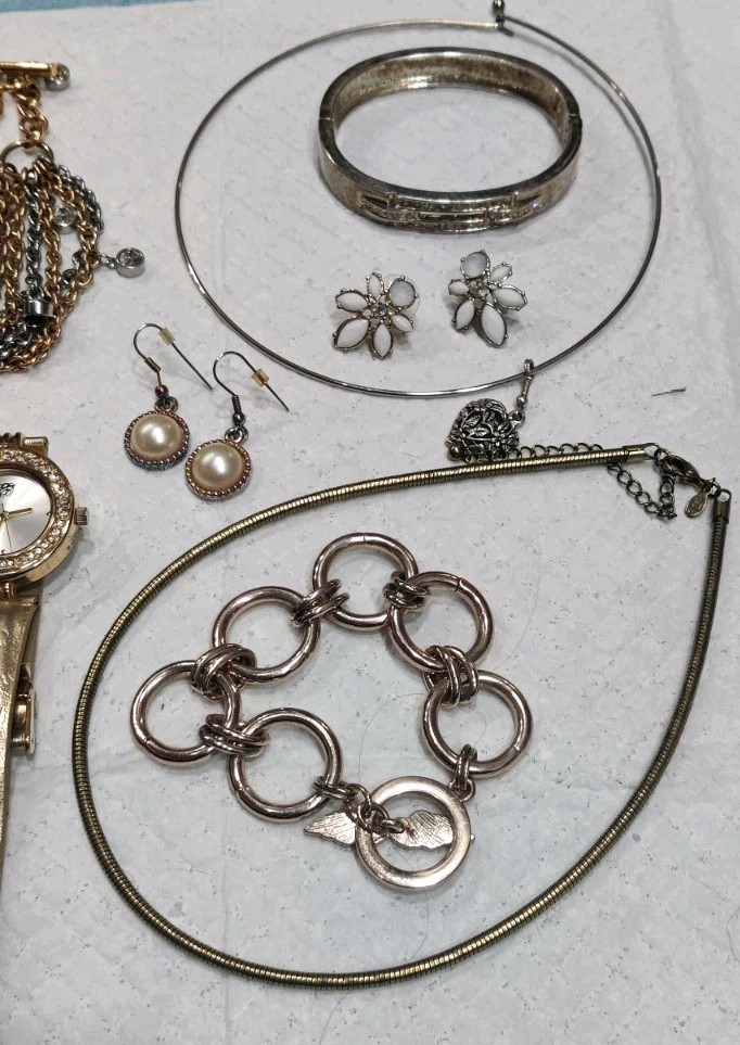 Lot Of Estate Costume Jewelry, 15 Pcs