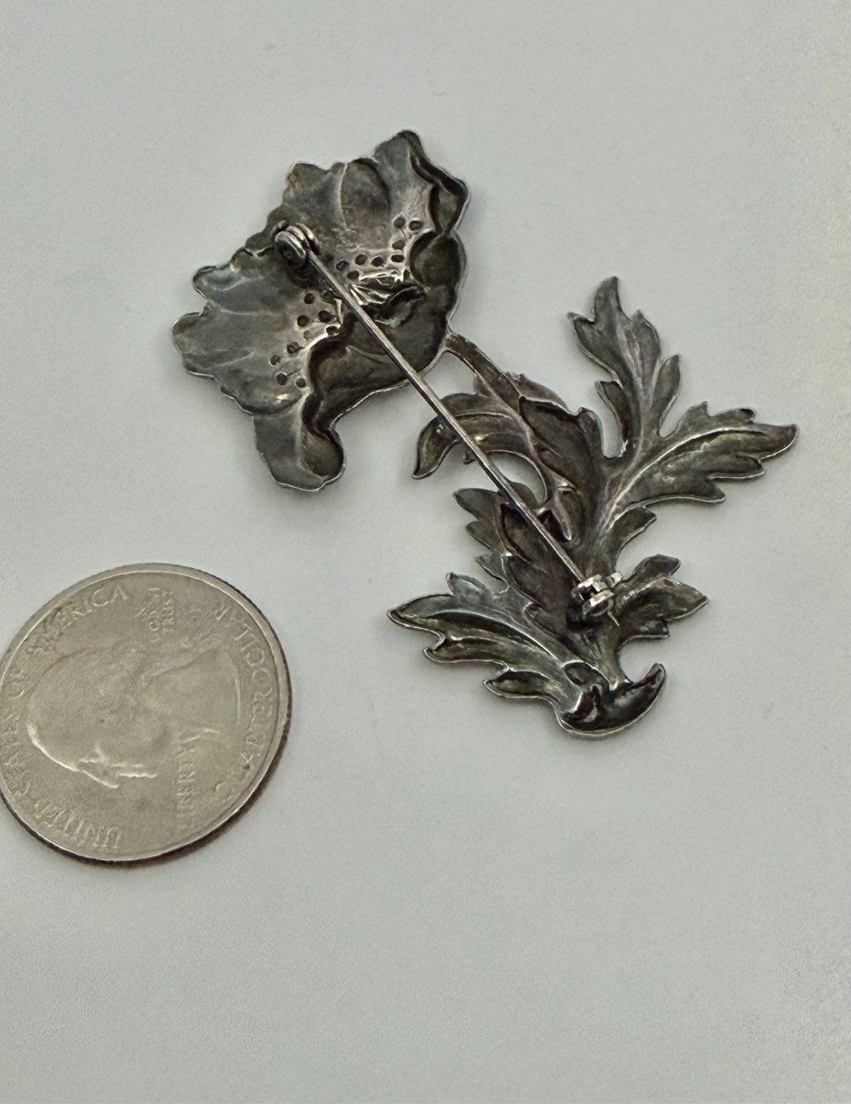Vintage Art Nouveau Style Detailed Poppy Flower Silvertone Brooch