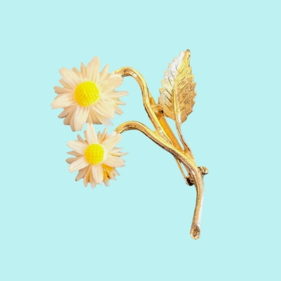 Vintage Daisy Flower Brooch 1960s Mod Plastic floral on metal stem Retro Jewelry