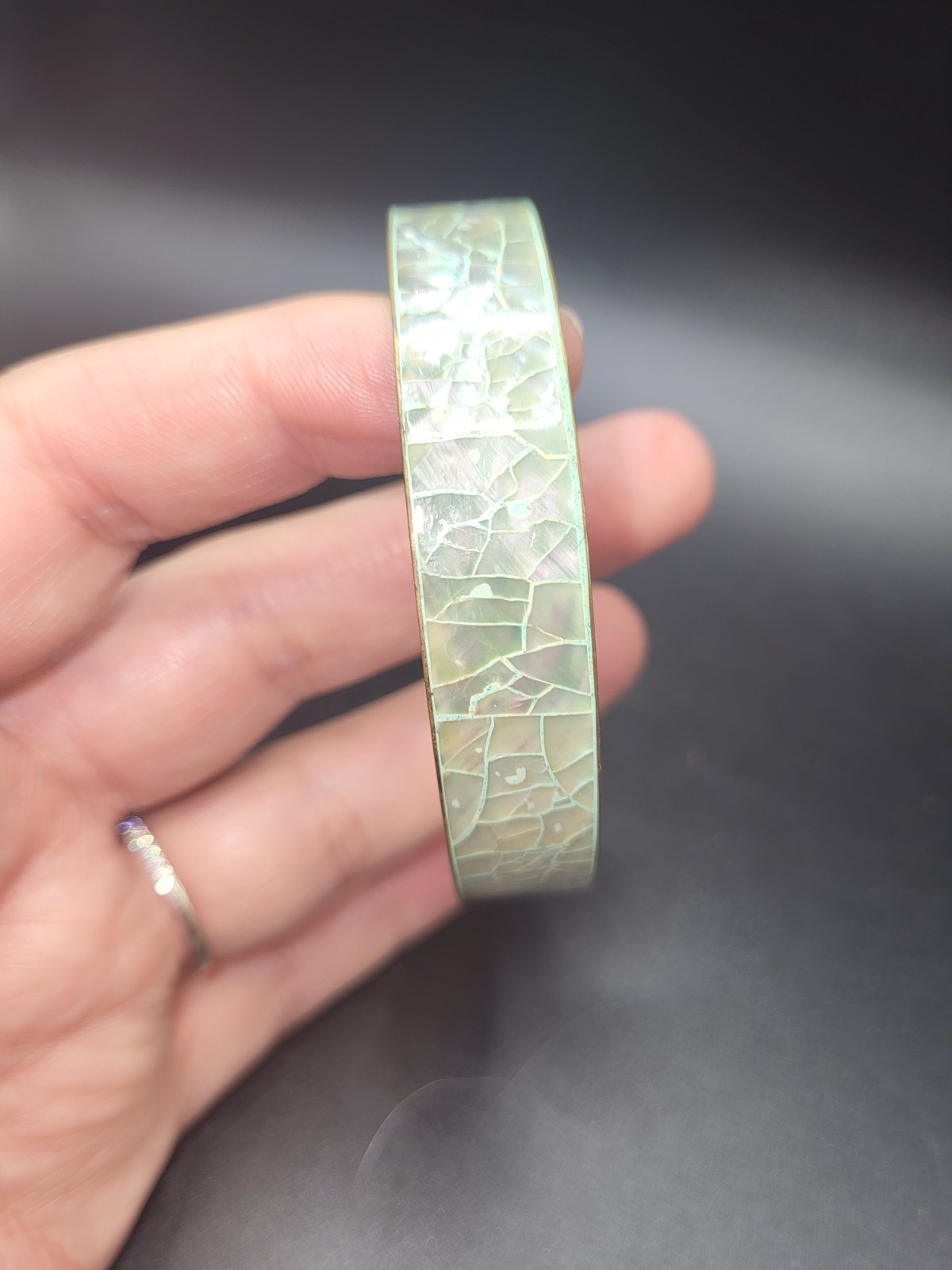 VINTAGE ABALONE CHIP INLAY MOSAIC BANGLE BRACELET ESTATE