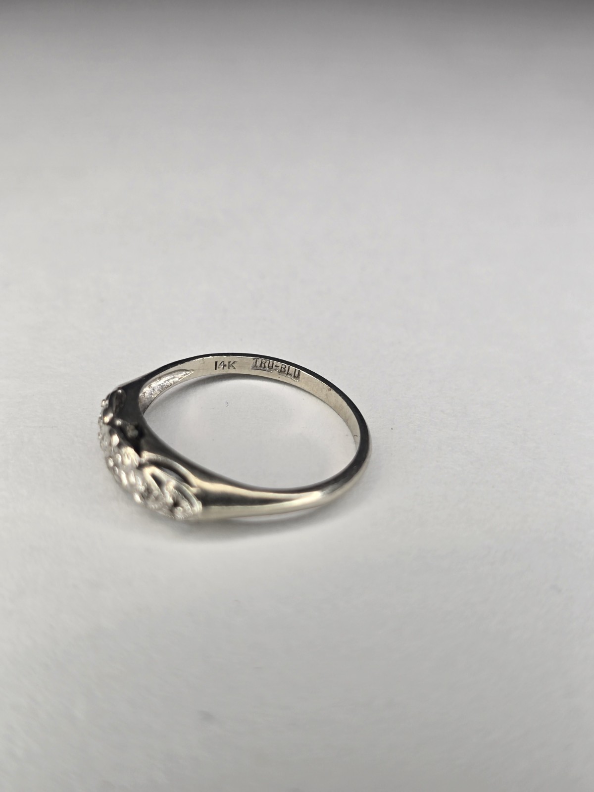 14k White Gold Antique Wedding Ring 5 dimond illusion Size 6