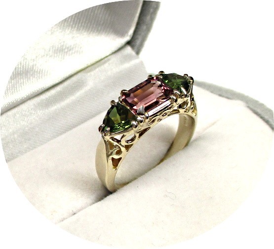 Stunning – Pink & Green Trillion Cut TOURMALINE Ring – Vintage 14k Yellow Gold..