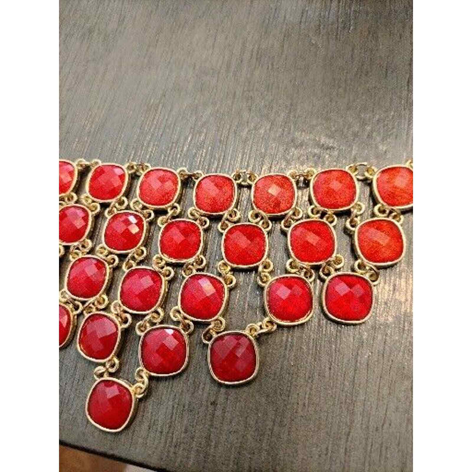 NY RED BIB NECKLACE ACRYLIC, LIGHT WEIGHT AND VERY PRETTY. GOLD TONE CHAIN 20″