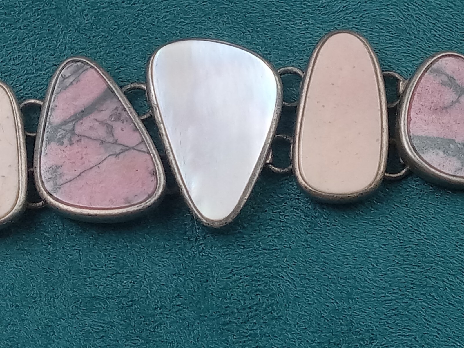 Sterling Silver 7.5″ Long Link Bracelet w. Mother of Pearl & Agate Settings: 44g