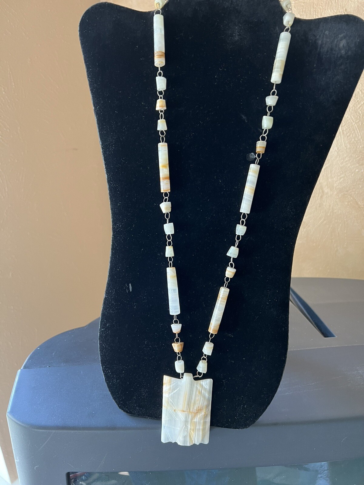 Vintage Carved Onyx Agate Necklace Face Off White Brown