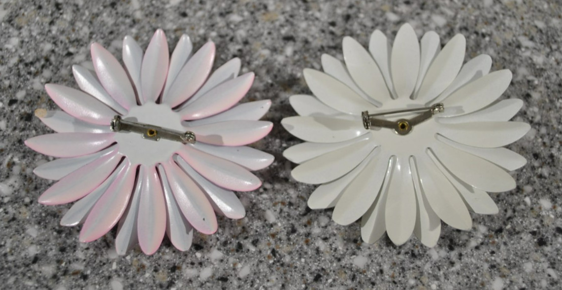 2-Vintage Pink / White Flower Brooch Pin Enamel 3″ 60s 70s Mid Mod Flower Power