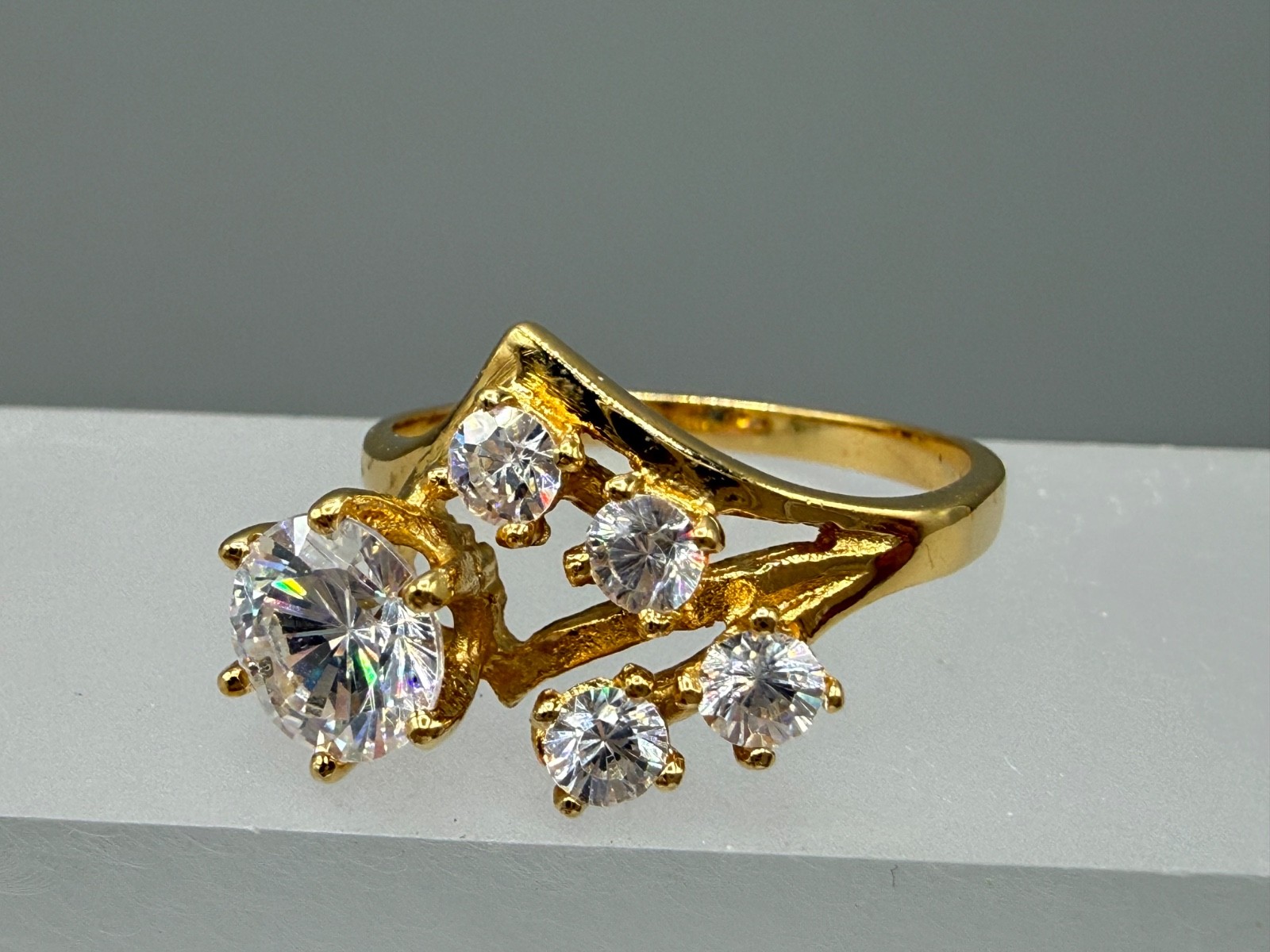 ESTATE VINTAGE 18K GOLD PLATED ROUND CUT CZ OR DIAMANTE CLUSTER RING SZ 7