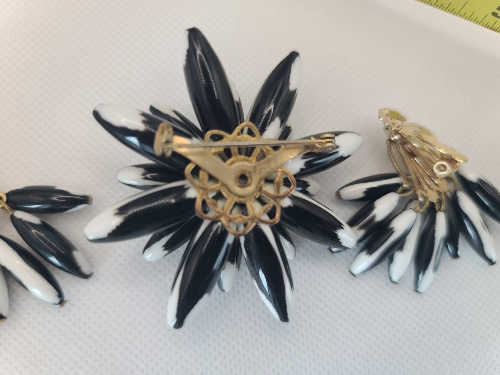 Vintage Trifari Look Unbraned Black and White Clip on Earring & Matching Brooch