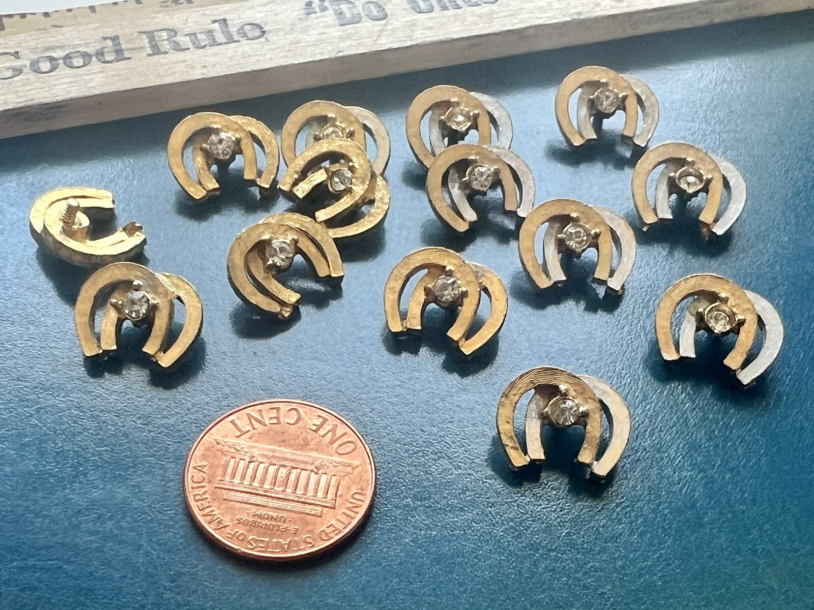 14 Vintage Gold & Silver Metal Horseshoe Good Luck Cutouts Jewelry Making Lot￼