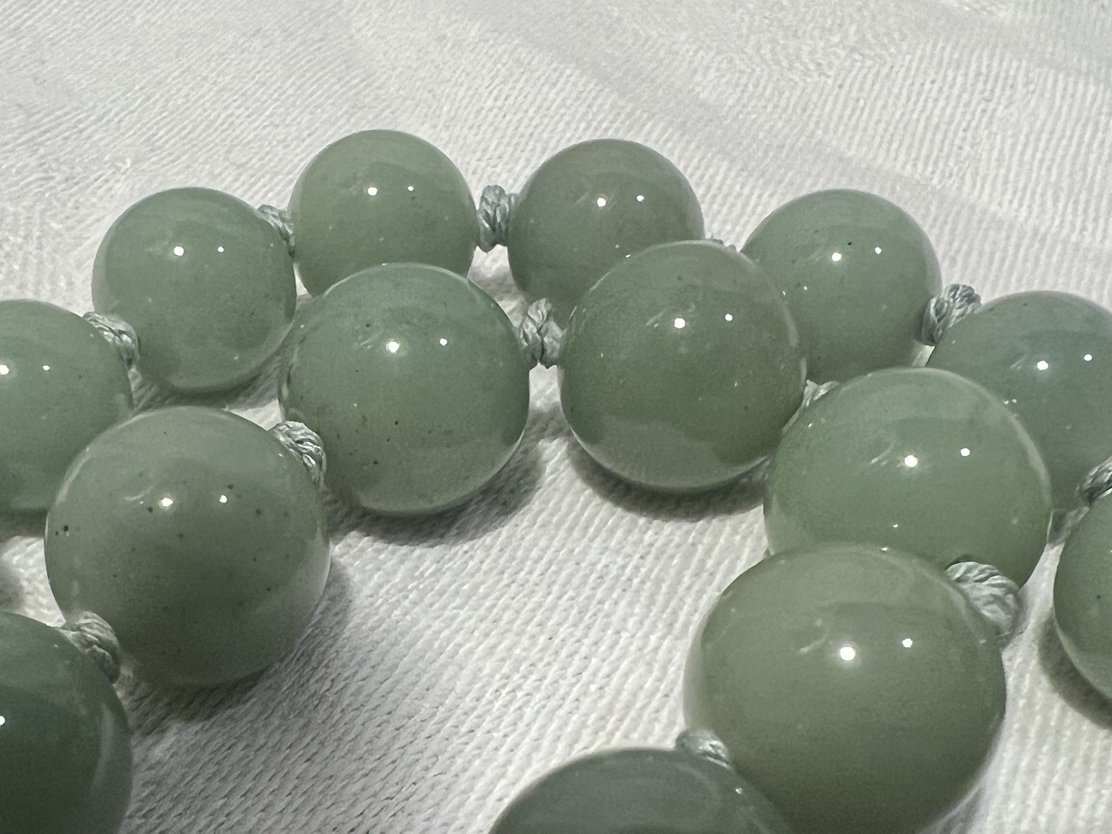 Vintage Chinese Export Jade Apple Green Knotted Bead Necklace 109.4g 26-1/2”