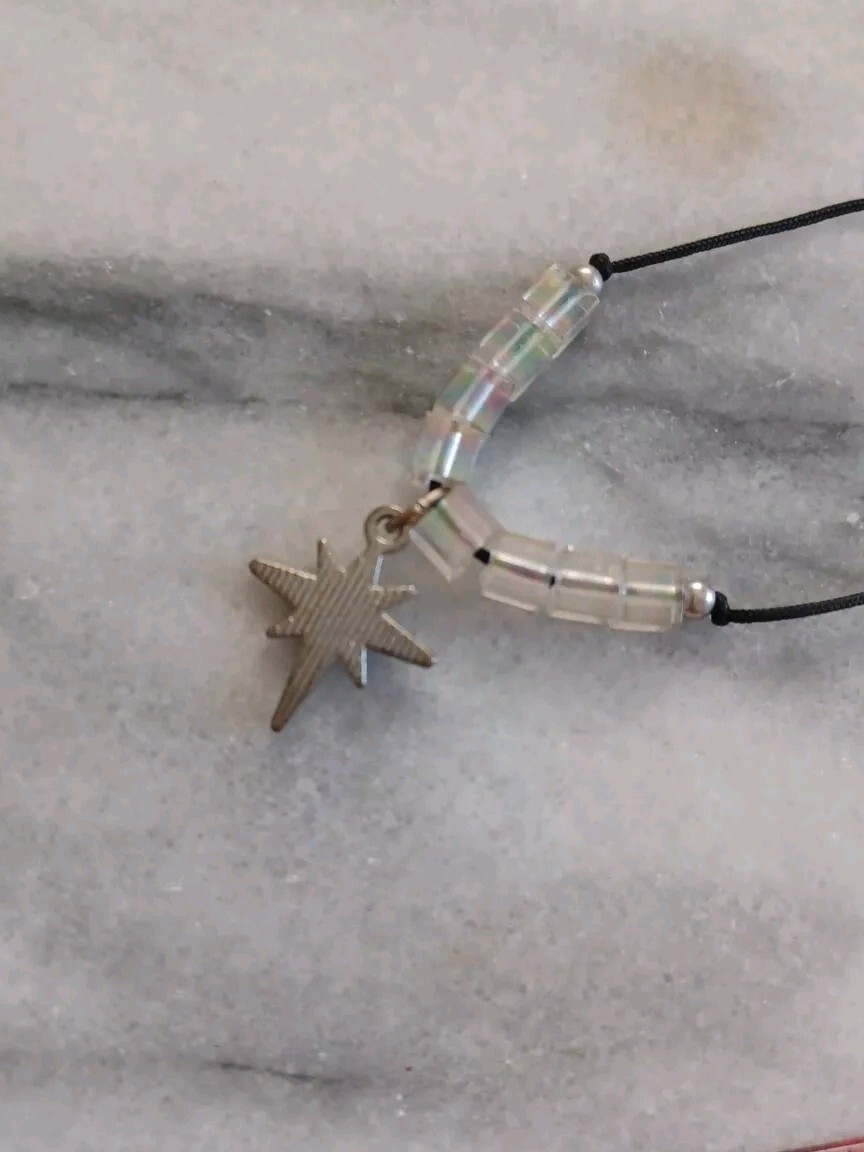 Vintage 90’s Y2K Early 2000’s Clear Iridescent Bead & Star Choker Cord Necklace