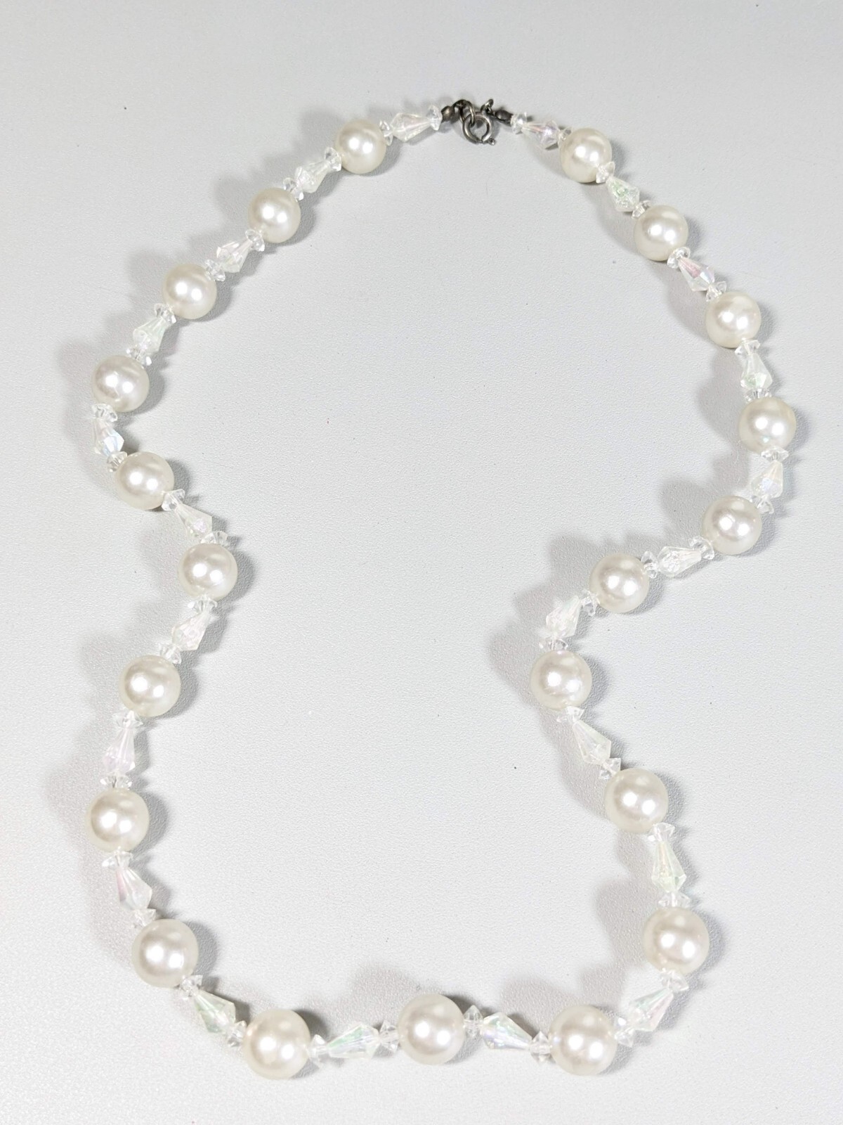 Vintage White Acrylic Faux Pearl Teardrop Beaded Necklace Silver Tone 22 inches