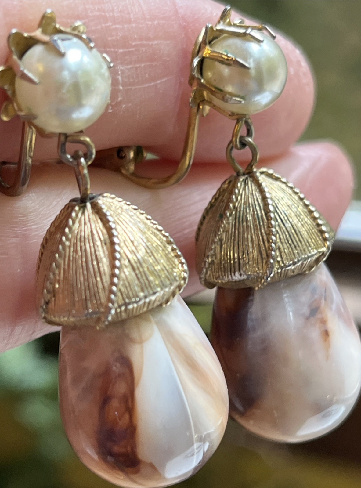 Vintage Classic Coro Dangle Drop Pearl Cabochon Swirled Lucite Clip On Earrings