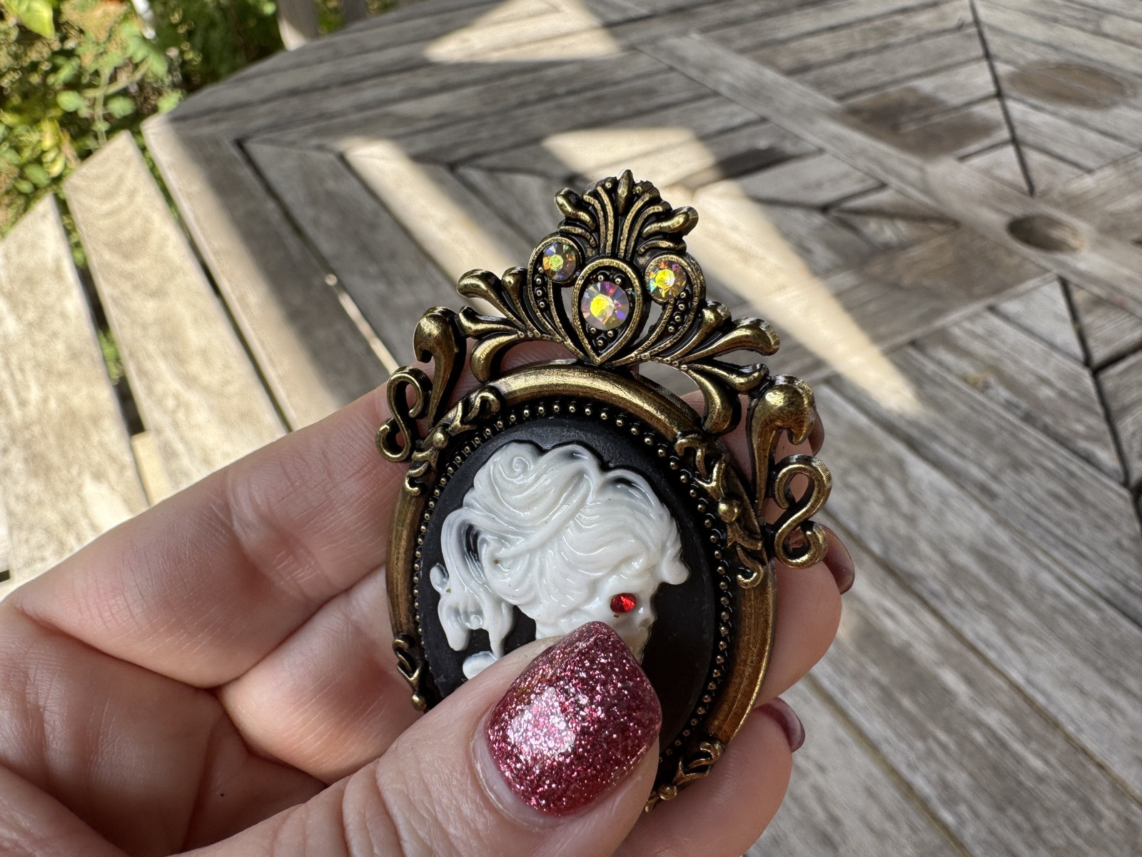 Skeleton cameo-off White