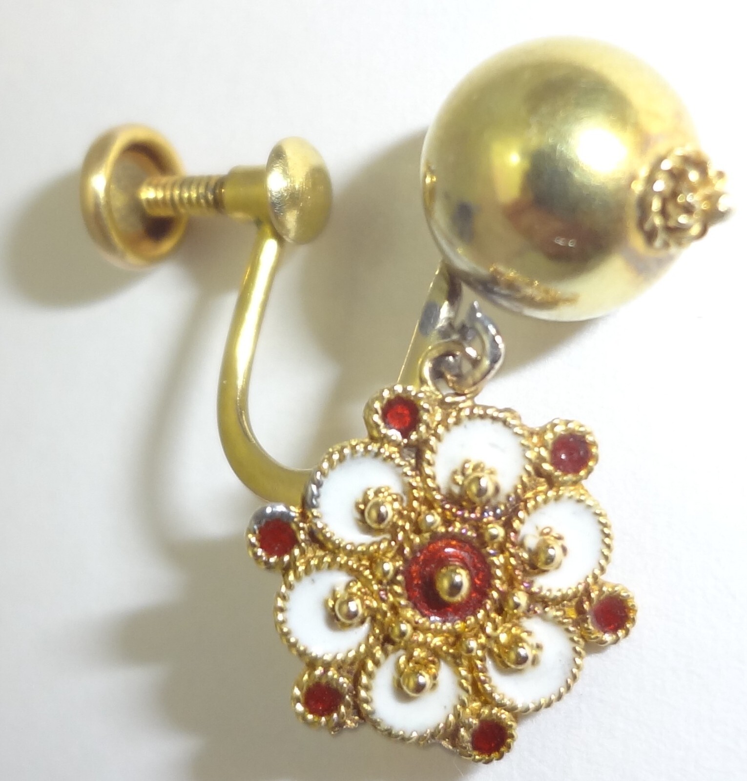 Vintage Etruscan Revival 10K Yellow Gold Red & White Enamel Screw Back Earrings