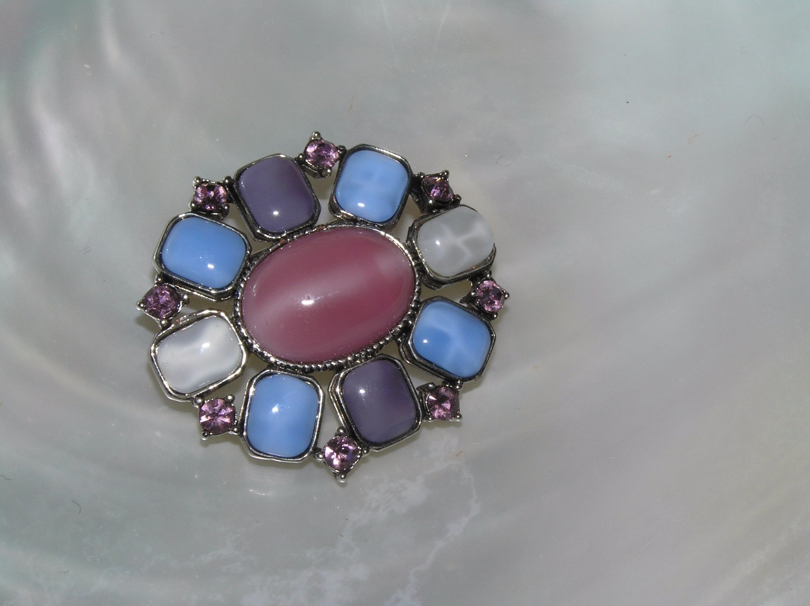 Estate LC Signed Periwinkle Purple Pink & White Glass Cab & Rhinestone Oval Pin