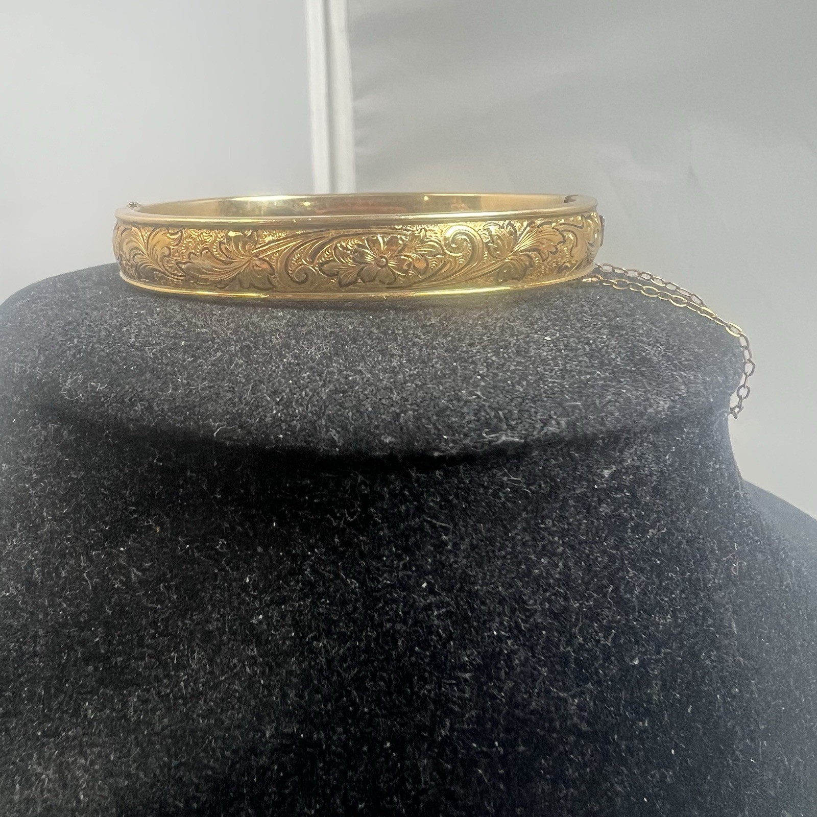 Vintage BB Binder Brothers 1/20-12k Gold Filled Etched Hinged Bangle Bracelet