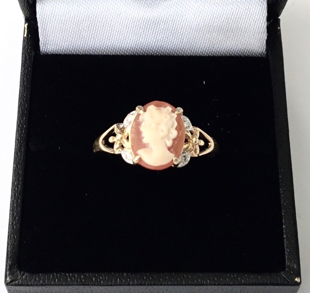 VINTAGE Hand Crafted Cameo W/ Diamonds in 14K Solid Yellow Gold Ring , NEW