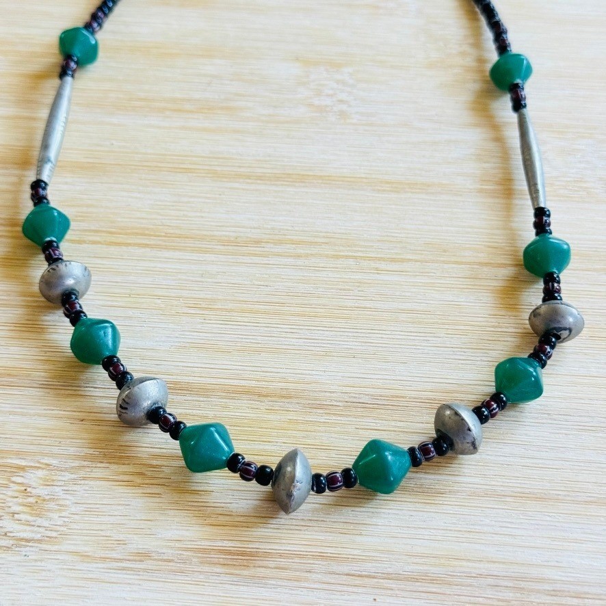 Vtg Green Glass Bicone Beaded Necklace Retro 70s Southwestern Style Chevron 19″