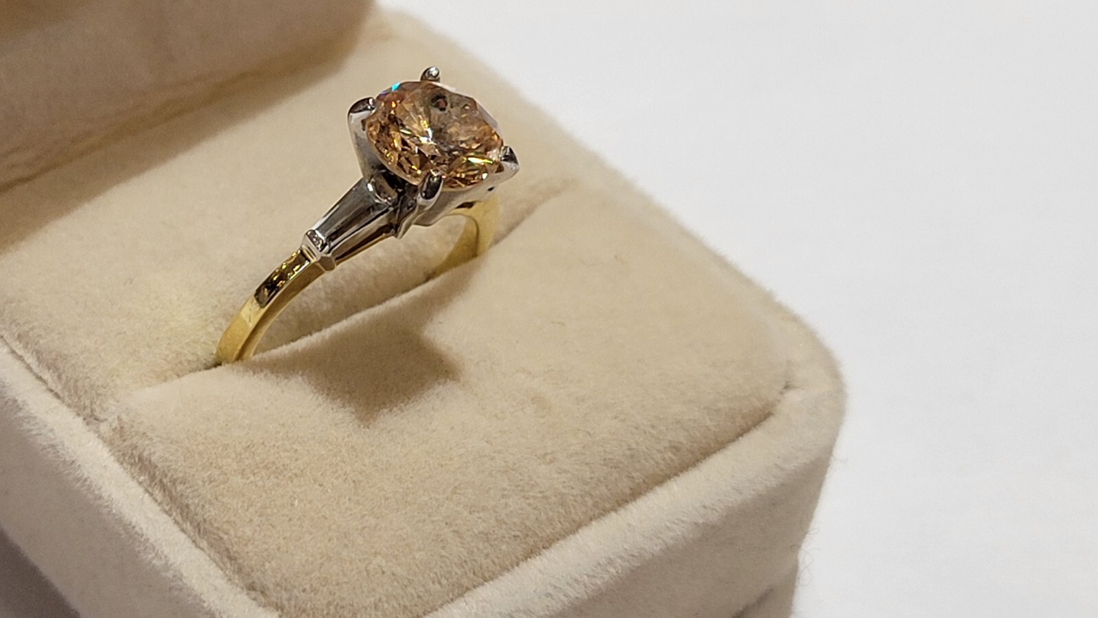Gorgeous Champagne Crystal Baguette Glass Rhinestones size 8 Gold Tone Ring