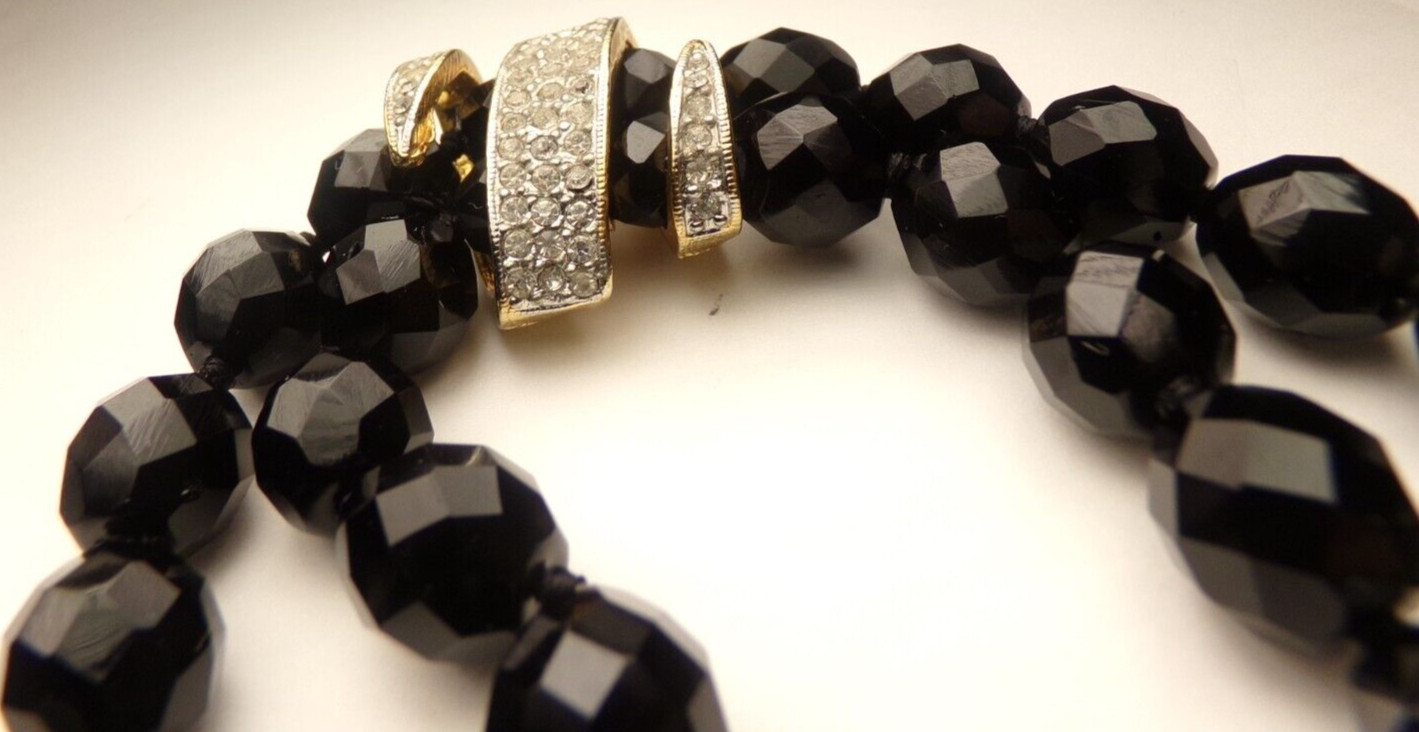 VTG VANITY LARGE CUT BLACK AUSTRIAN CRYSTAL HAND KNOT RHINESTONE BRACELET 7 5/8″