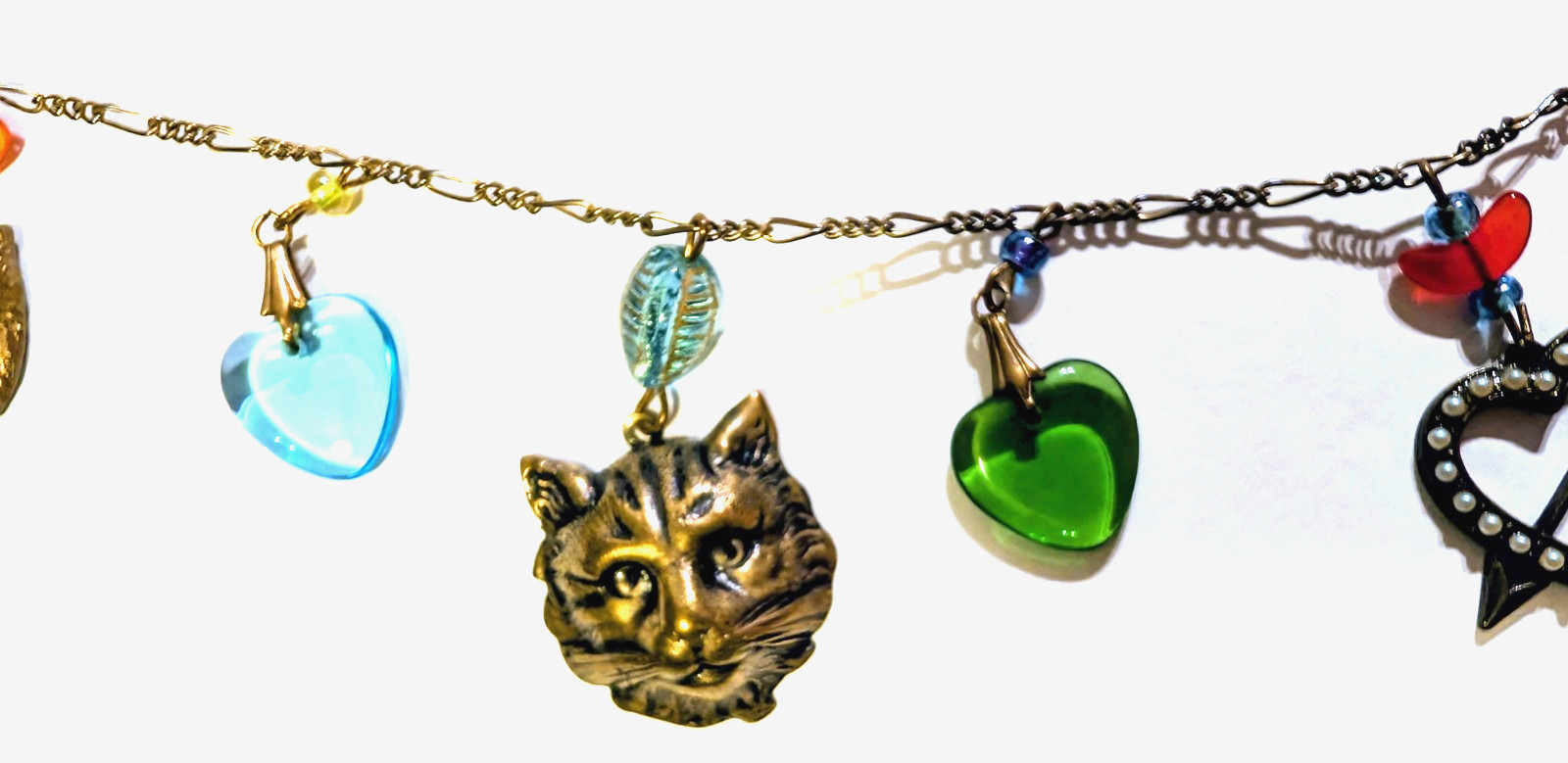 VTG GLASS WORKS STUDIO 30″ Dangling Charm Necklace 20 Dangles Hearts & Cats 😽 ❤