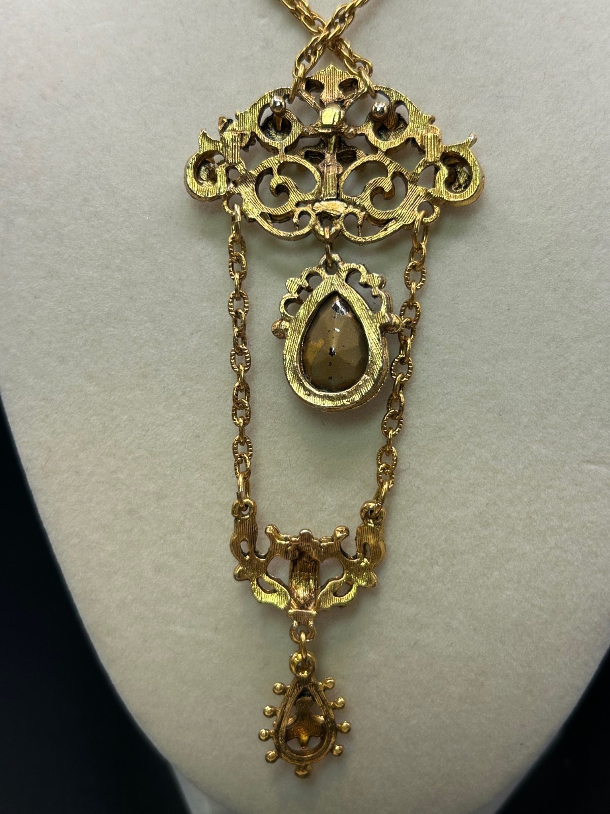 VINTAGE PURPLE PENDANT NECKLACE FLORENZA(?) FOIL BACK GOLD TONE 37 IN UNSIGNED