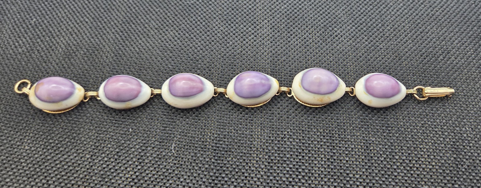 Vintage White Purple Top Cowrie Shell Gold Tone Seashell Bracelet Eyes Unique
